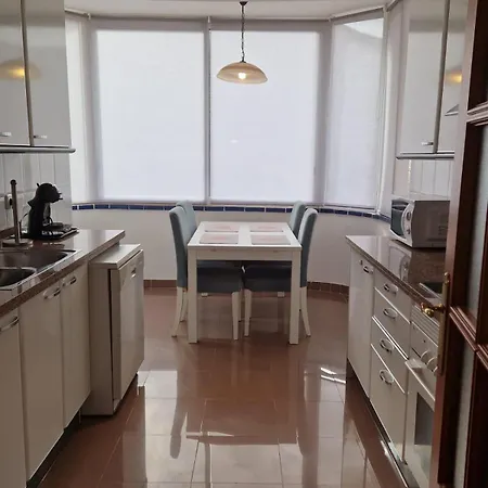 Large Direct Ocean Front 4bd דירה