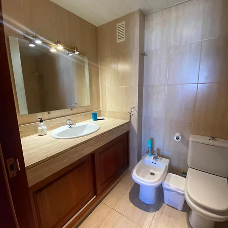 Large Direct Ocean Front 2bd Lejlighed *